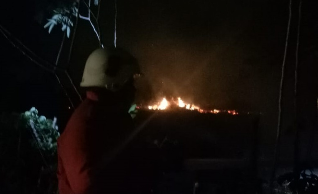 Kebakaran Lahan Kosong di Pecatu